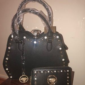 Traci Lynn pocketbook and wallet